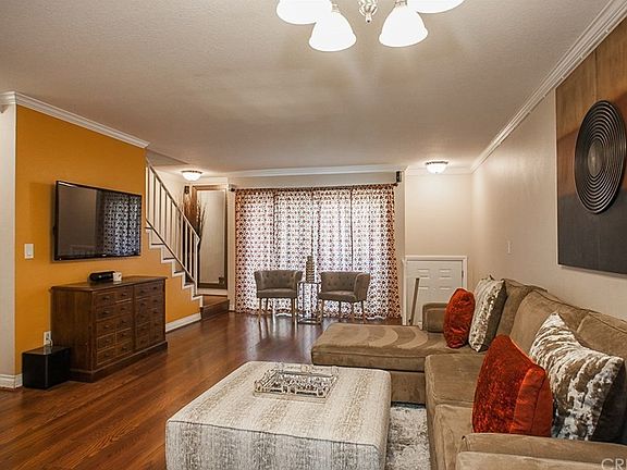 3rd image of 13815 Victory Blvd Unit 3
