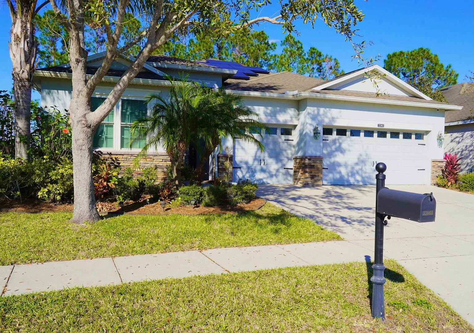 4 bed, 2283 sqft, $3,300 — Photo 2