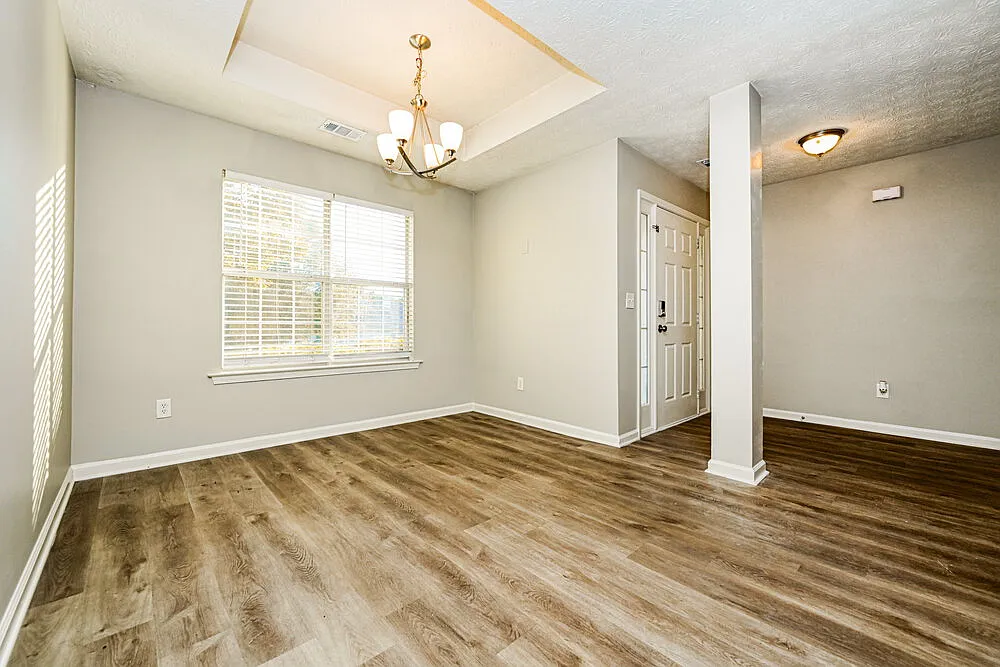 3 bed, 2.0 bath, 1476 sqft, $2,020 — Photo 4