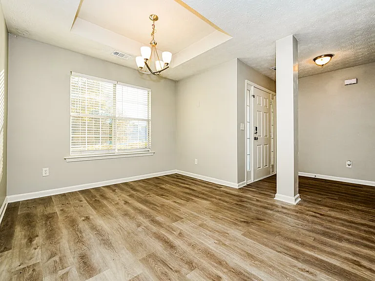 1025 Borrington Ln — Photo 4