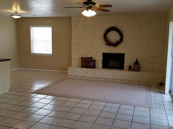 Living room open plan to dining room
