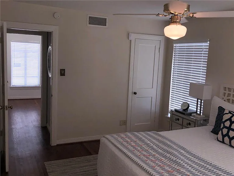 6215 Kenwood Ave — Photo 20