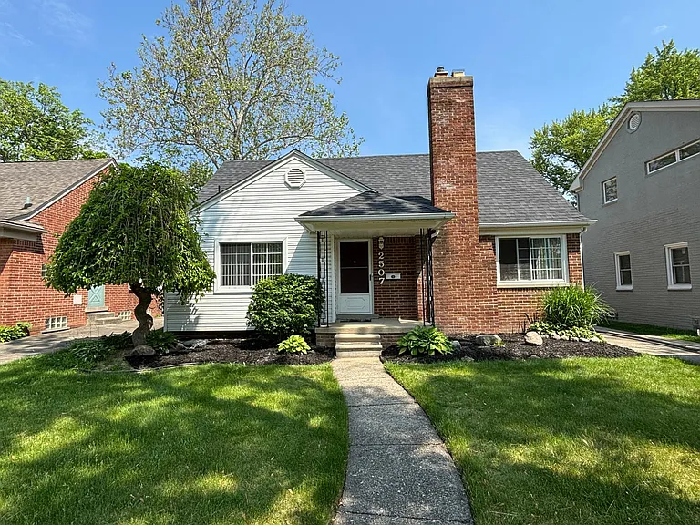 2507 Windemere Rd — Photo 1