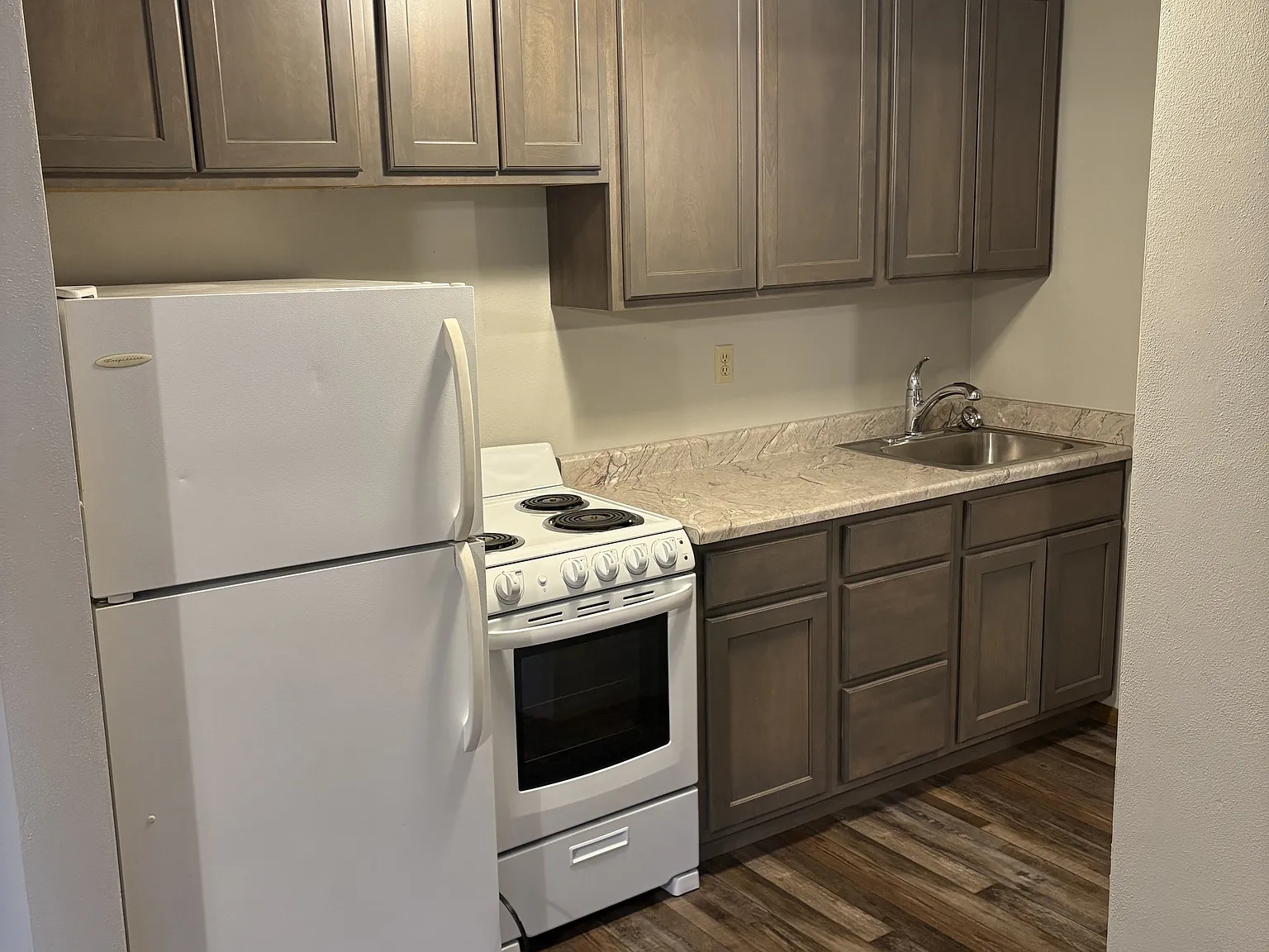 910 S Phillips Ave — Photo 2