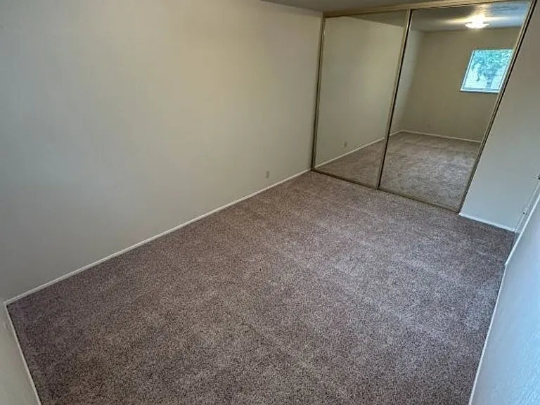 586 Berry Ave — Photo 9