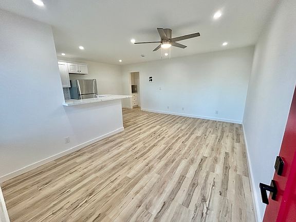 4th image of 5050 Santa Monica Ave APT 11