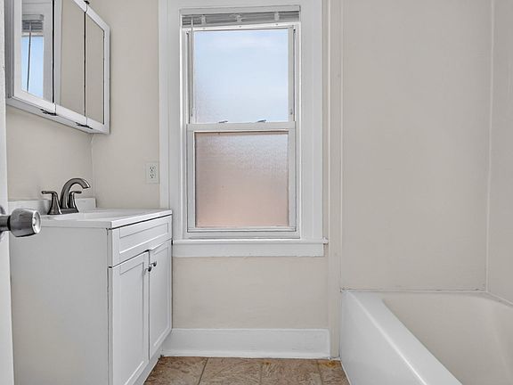 5th image of 179 Bradley St #2