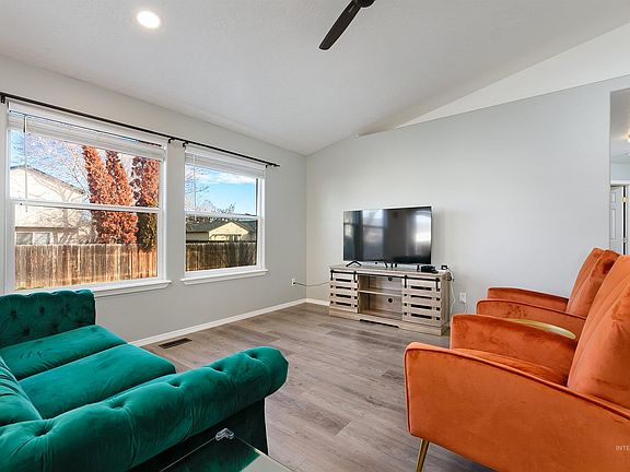 5th image of 2020 W Aldbury Ave