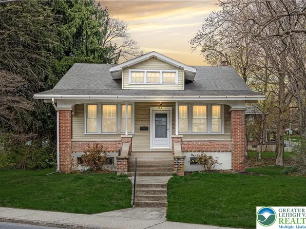 352 Mauch Chunk St, Nazareth, PA 18064