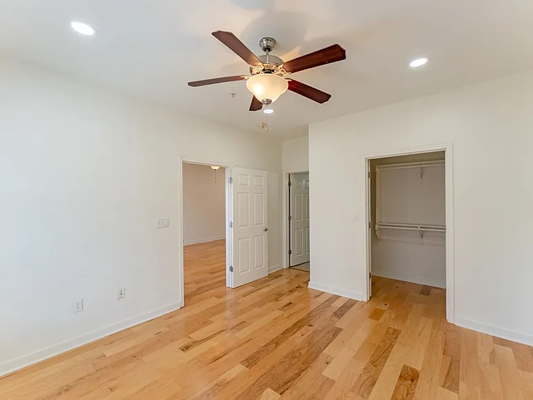 910 W 25th St #504 — Photo 12