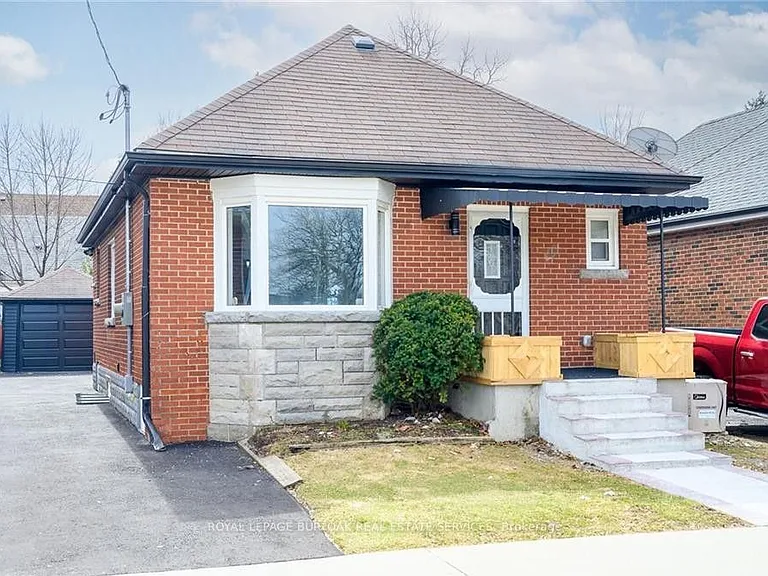 150 Brucedale Ave E #LOWER — Photo 1