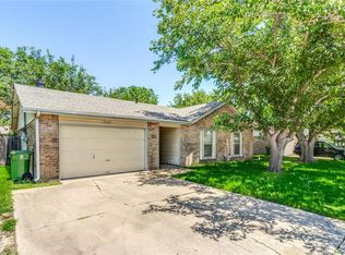 6929 Lincolnshire Ln, North Richland Hills, TX 76182