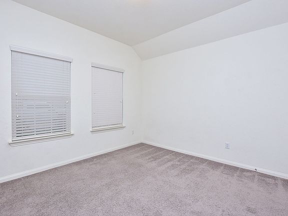 5th image of 132 Krupp Ave
