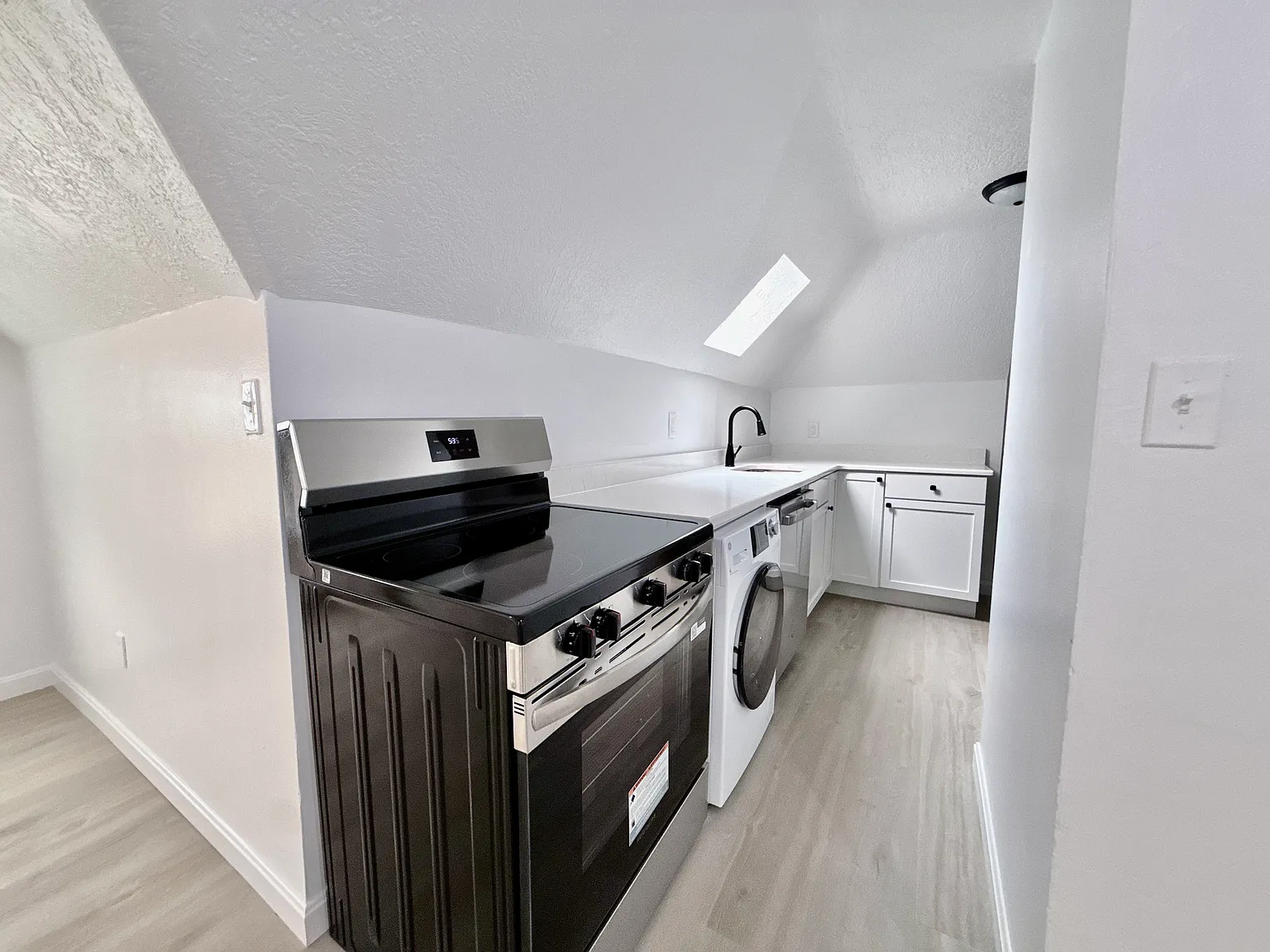 1 bed, 745 sqft, $1,875 — Photo 3