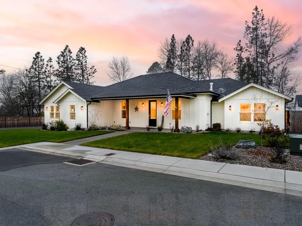 199 Black Oak Dr, Grants Pass, OR 97527