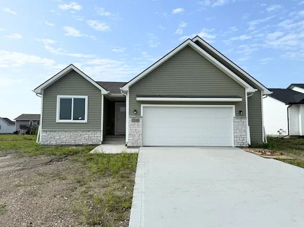 2109 White Oak Ln, Granger, IA 50109