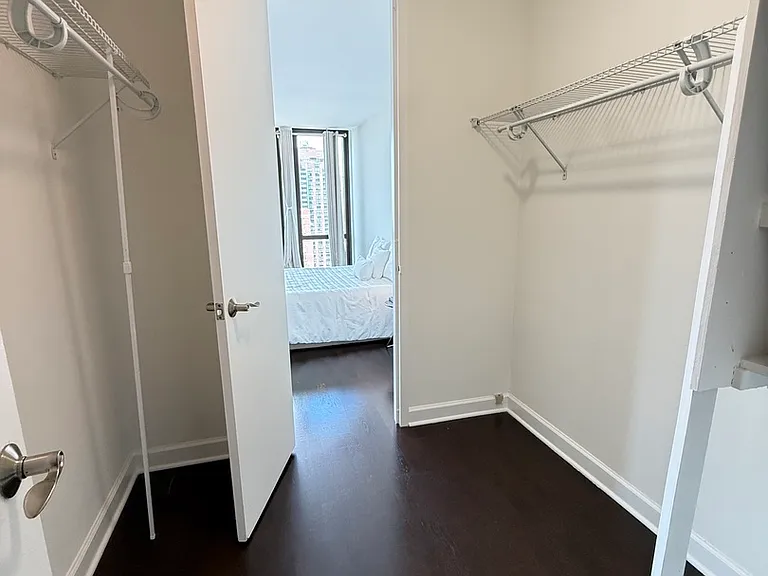 1 E Scott St #2102 — Photo 8
