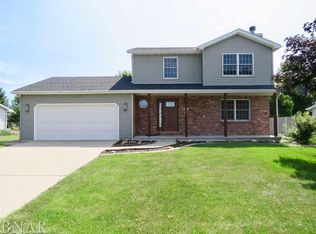 801 Wheeler Dr, Hudson, IL 61748