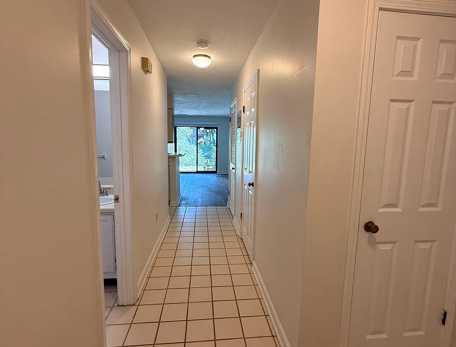 1 bed, 692 sqft, $1,300 — Photo 2