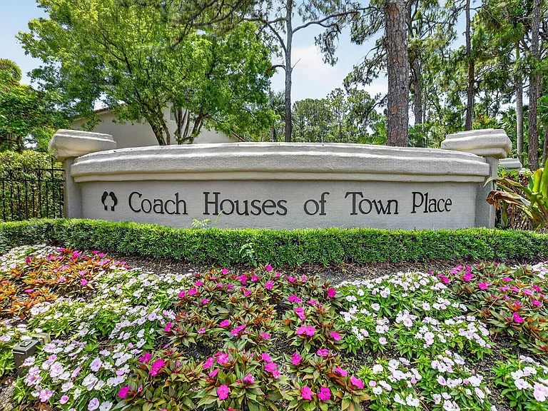 5801 Coach House Cir #E — Photo 29