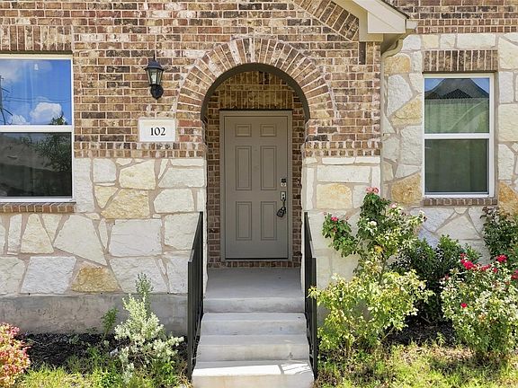 3rd image of 102 Gracie Way