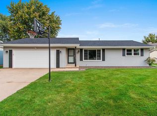 3551 Golf Dr, Green Bay, WI 54311