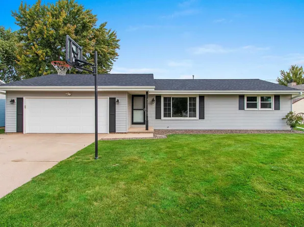 3551 Golf Dr, Green Bay, WI 54311