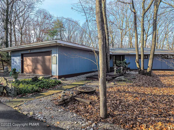 212 Round Hill Rd, Stroudsburg, PA 18360