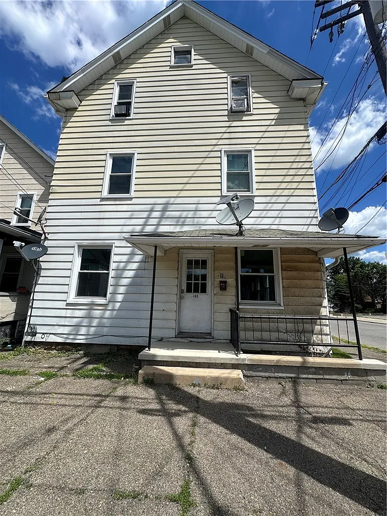 2 bed, $900 — Photo 1