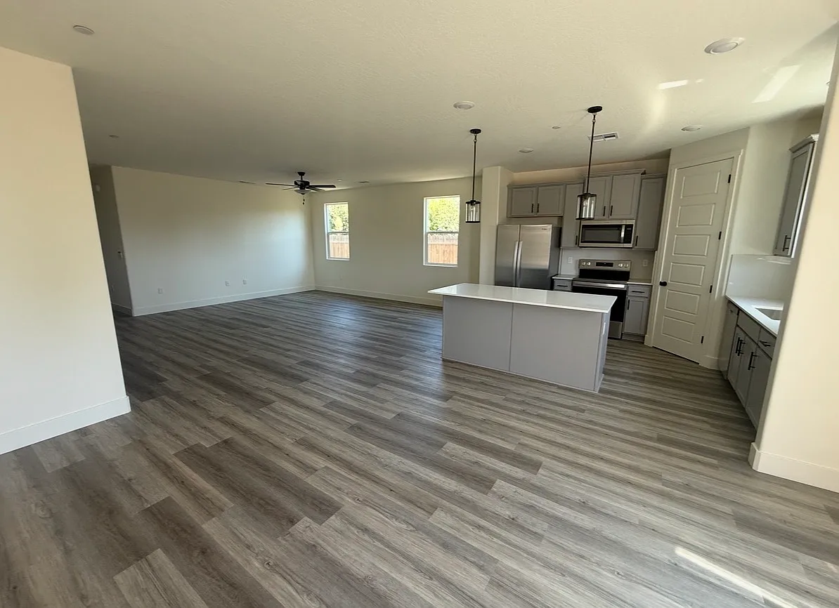 4 bed, 1842 sqft, $2,650 — Photo 2