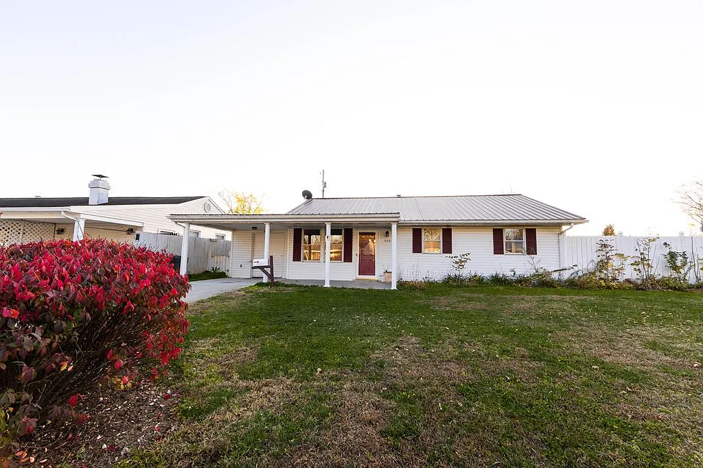 520 Rose Dr photo 1