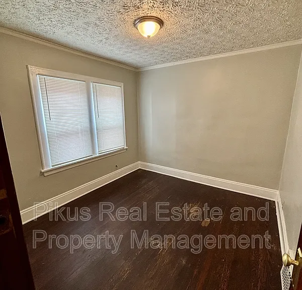 485 Crouse St — Photo 6