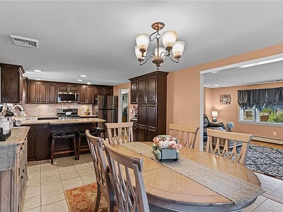 5th image of 70 Stella Dr