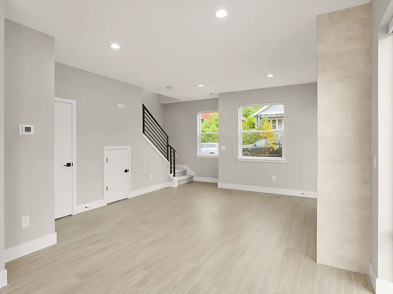 3275 SE Francis St — Photo 7