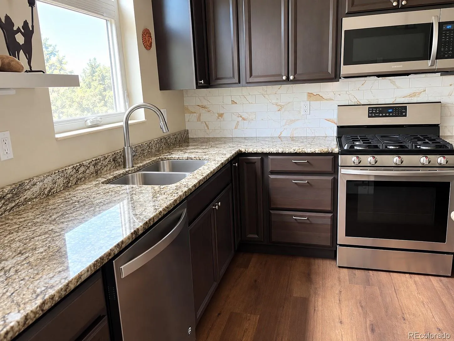 3 bed, 2.5 bath, 1775 sqft, $2,600 — Photo 2