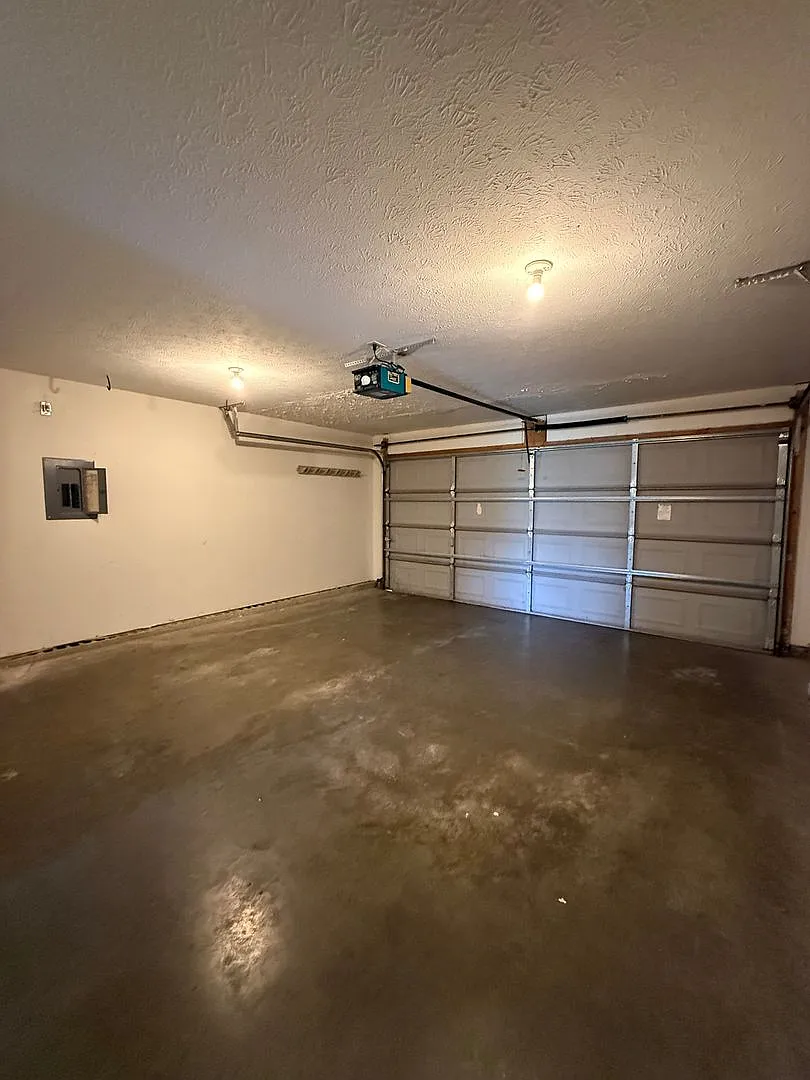 2400 - 2402 Hopkins Dr — Photo 4