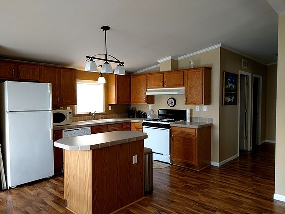 5th image of 640 Bluebird Cir #B