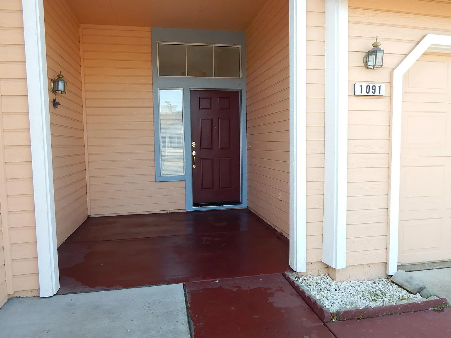 3 bed, 1227 sqft, $2,700 — Photo 2