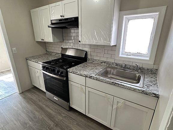 2nd image of 31 Elliott St #1