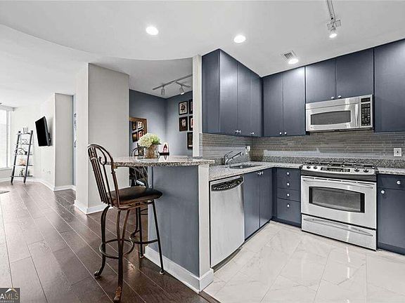2nd image of 3338 Peachtree Rd NE APT 1105