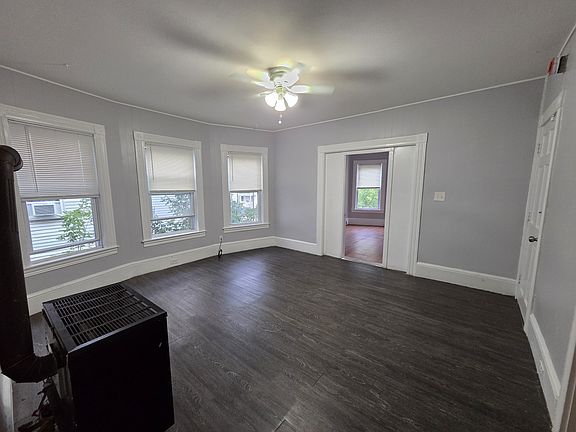 3rd image of 186 Bell St APT 3