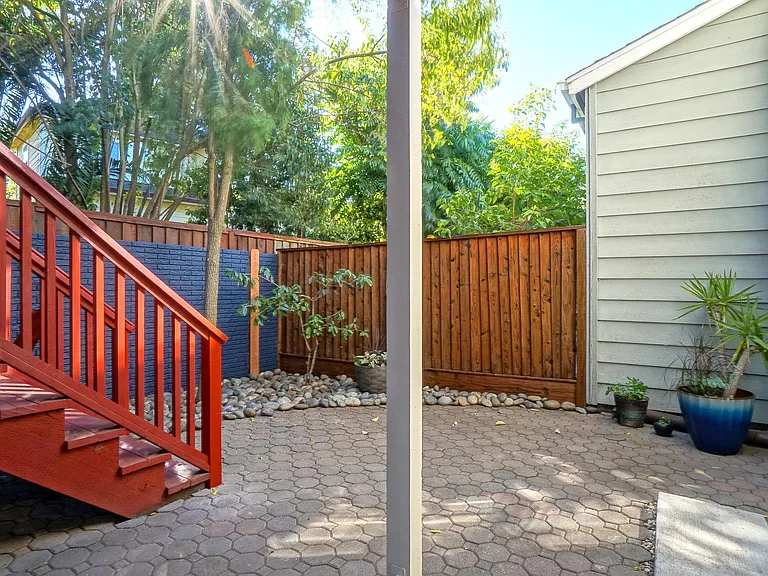 558 Driscoll Pl — Photo 34