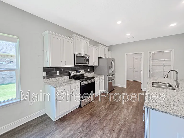 8108 Silver Maple Dr — Photo 9