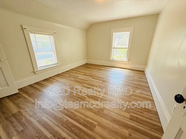 1209 E 167th St — Photo 15