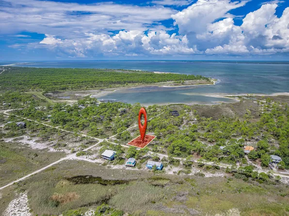 369 Lubbers Ln, Carrabelle, FL 32322