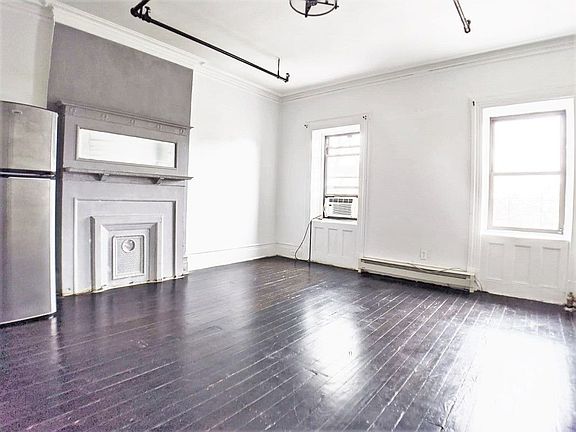 5th image of 915 Sterling Pl #3C