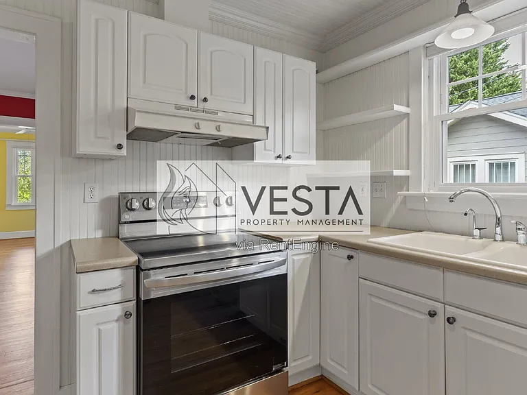 3 Grace Ave — Photo 2