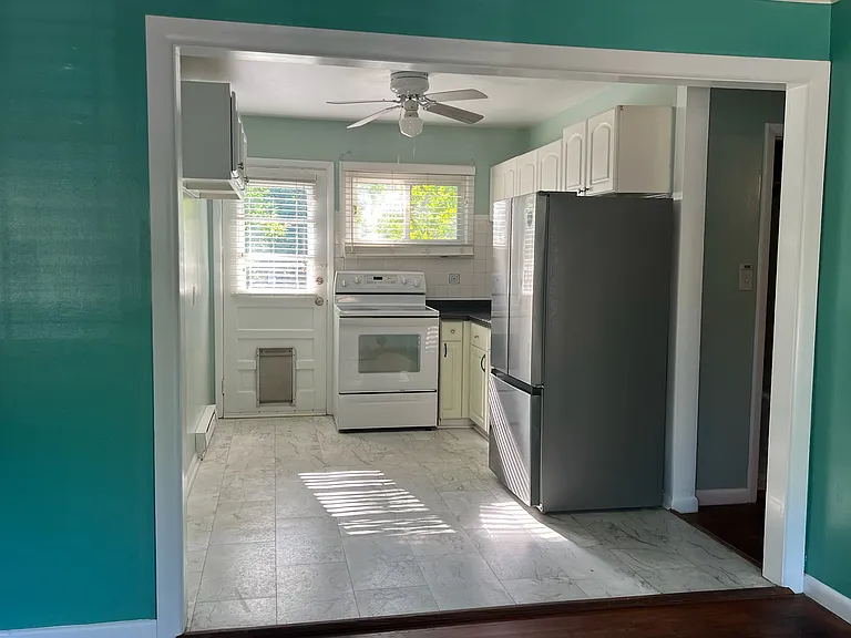 1405 Larson St — Photo 11