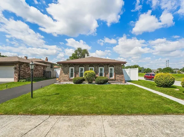 17808 Hickory St, Lansing, IL 60438