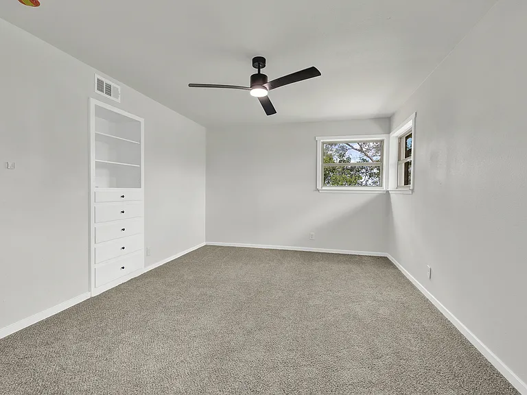129 Young Ave — Photo 22